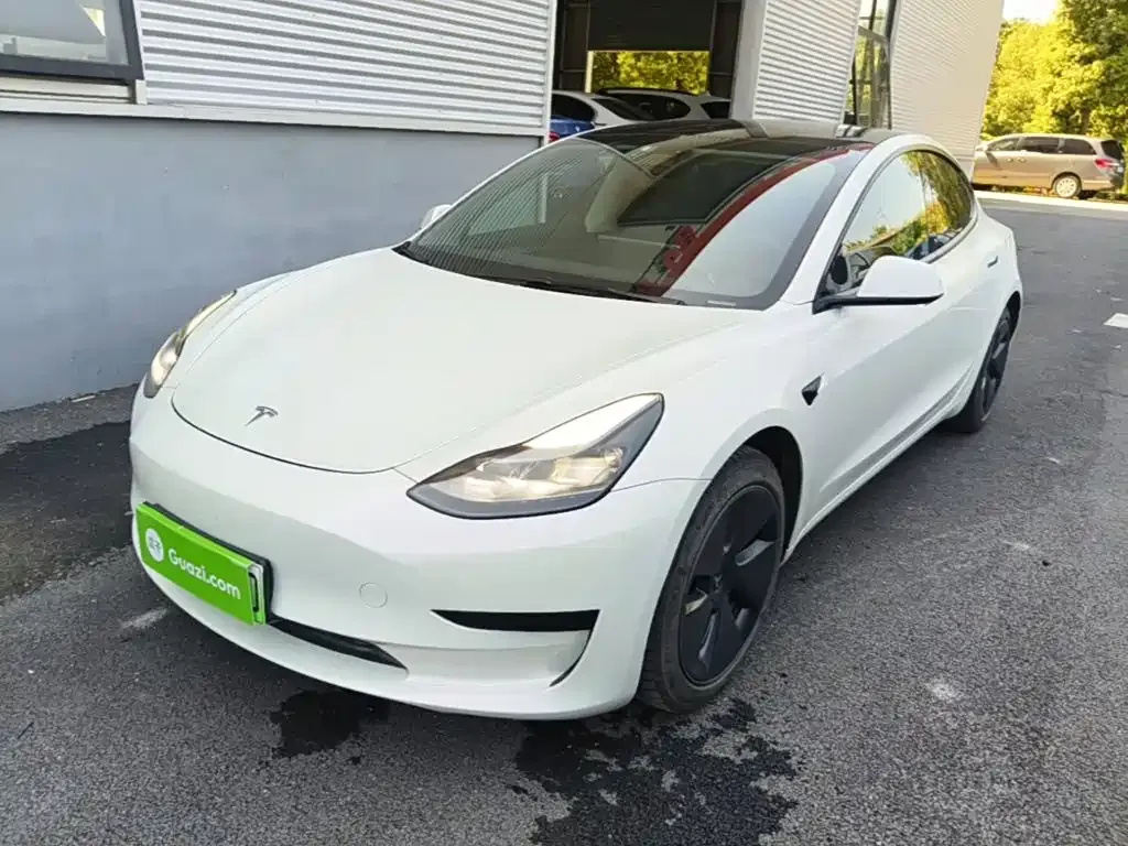 Tesla Model 3 — фото 7