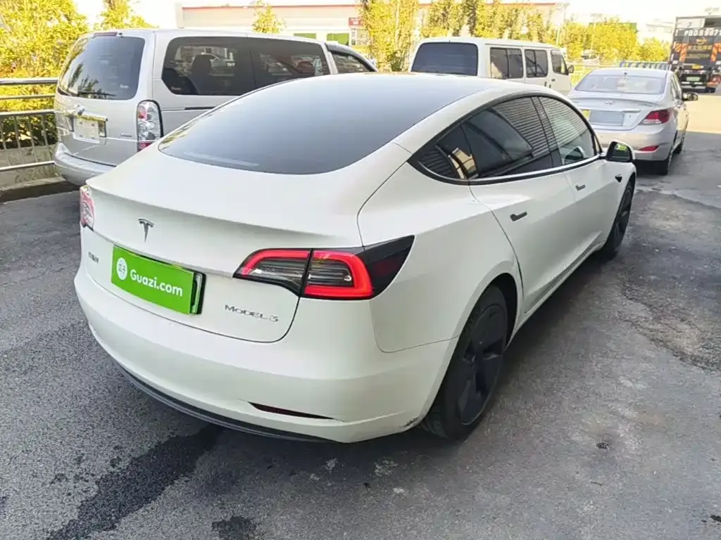 Tesla Model 3 — фото 4