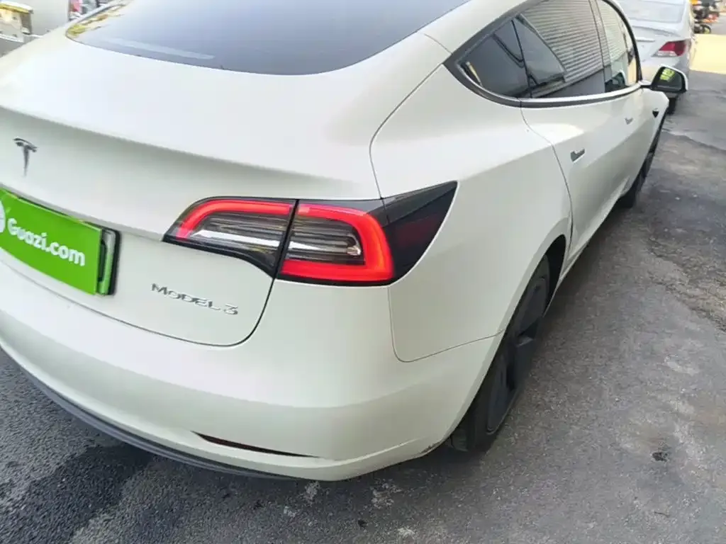 Tesla Model 3 — фото 10