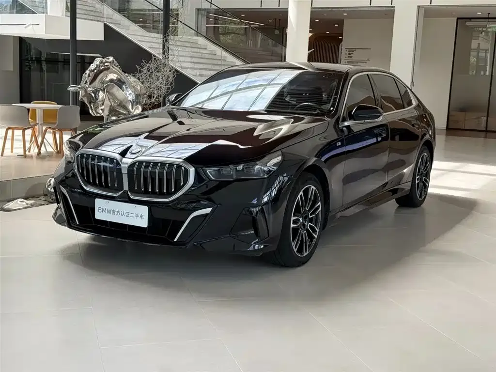 BMW 5 Series — фото 1