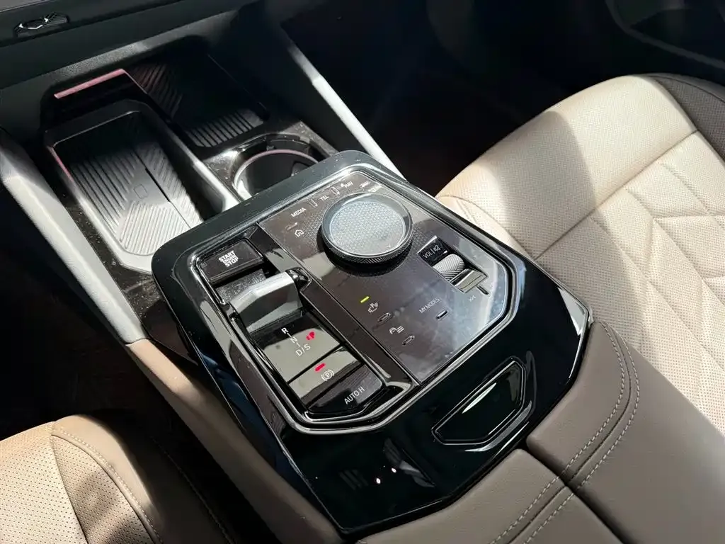 BMW 5 Series — фото 10