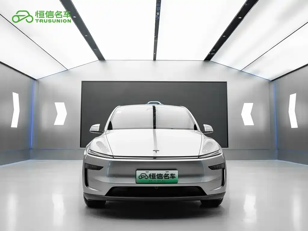 Tesla Model Y L — фото 4