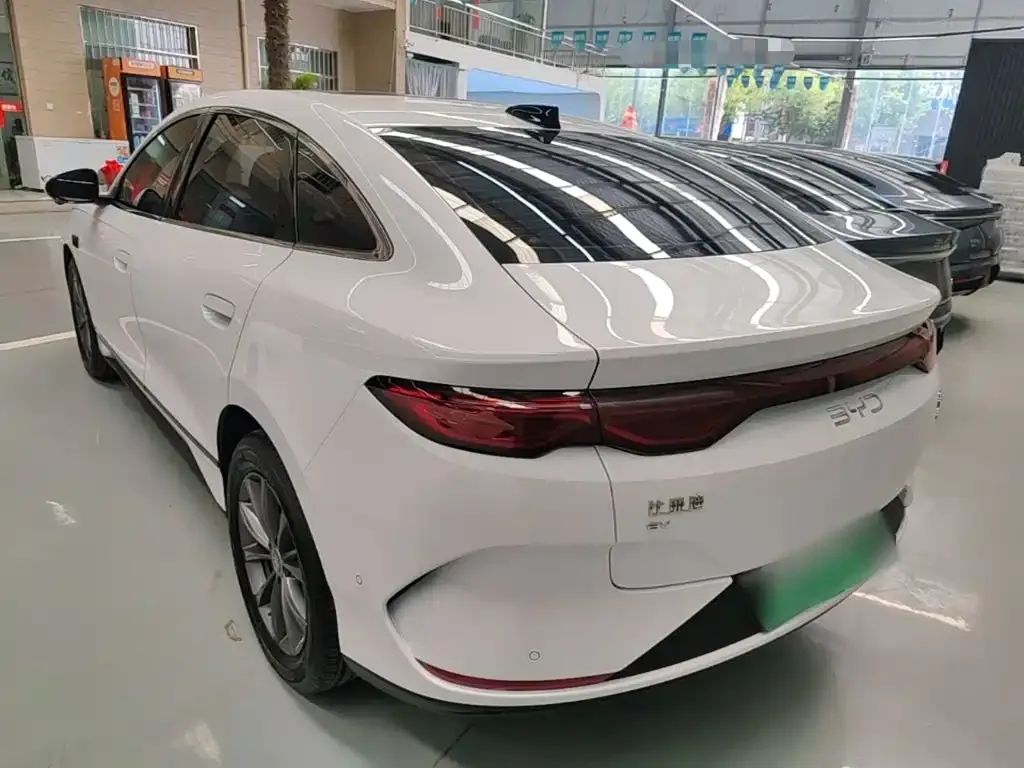 BYD Qin L — фото 8
