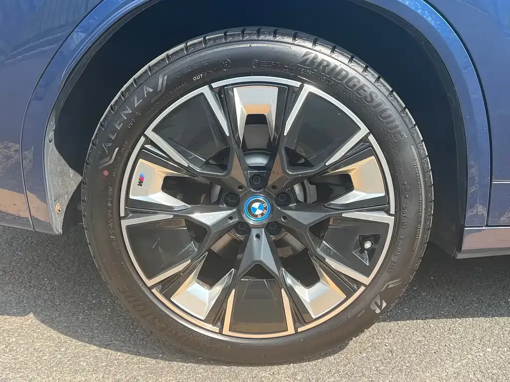 BMW iX3 — фото 4