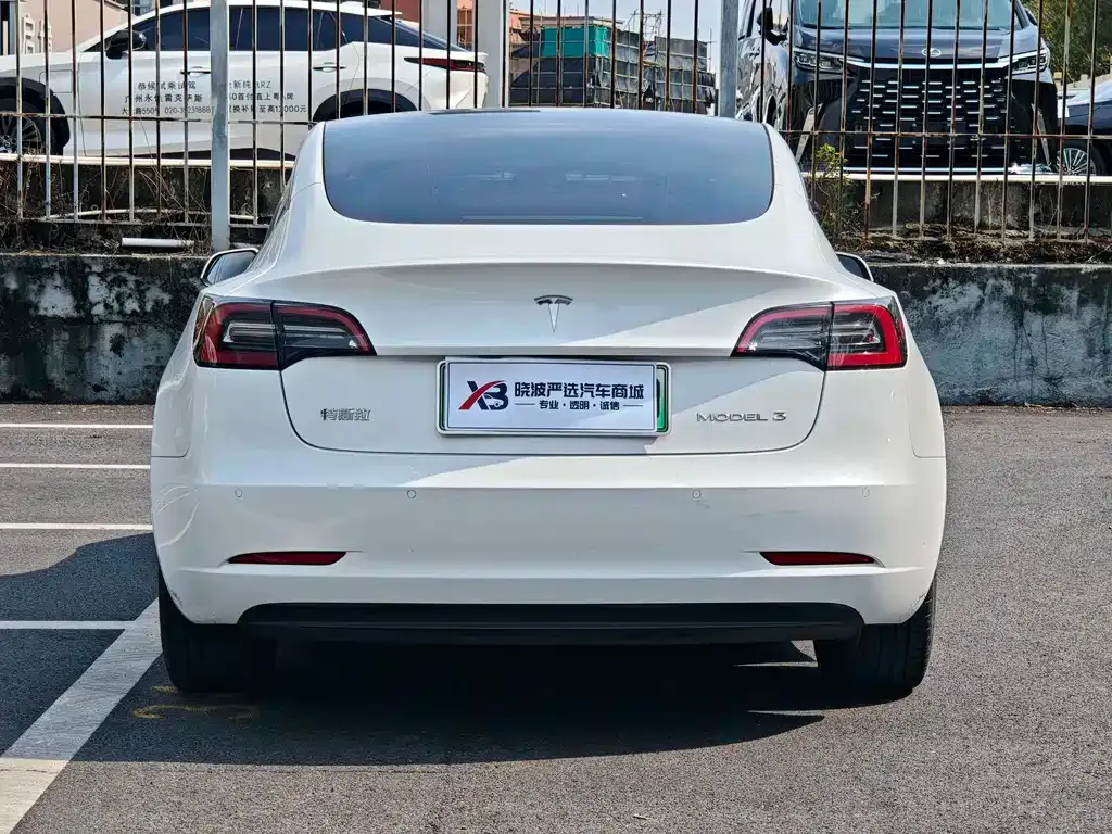 Tesla Model 3 — фото 10