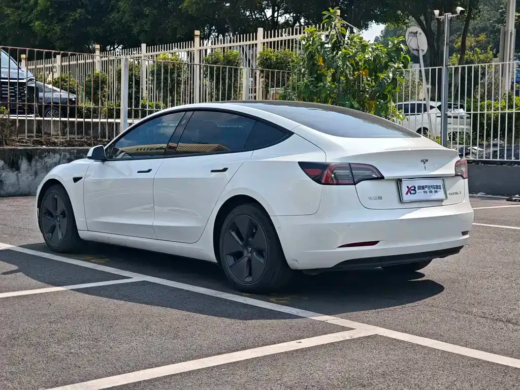 Tesla Model 3 — фото 8