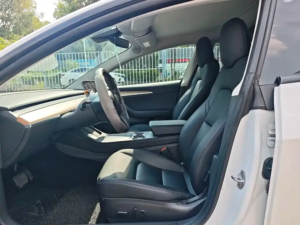 Tesla Model 3 — фото 3