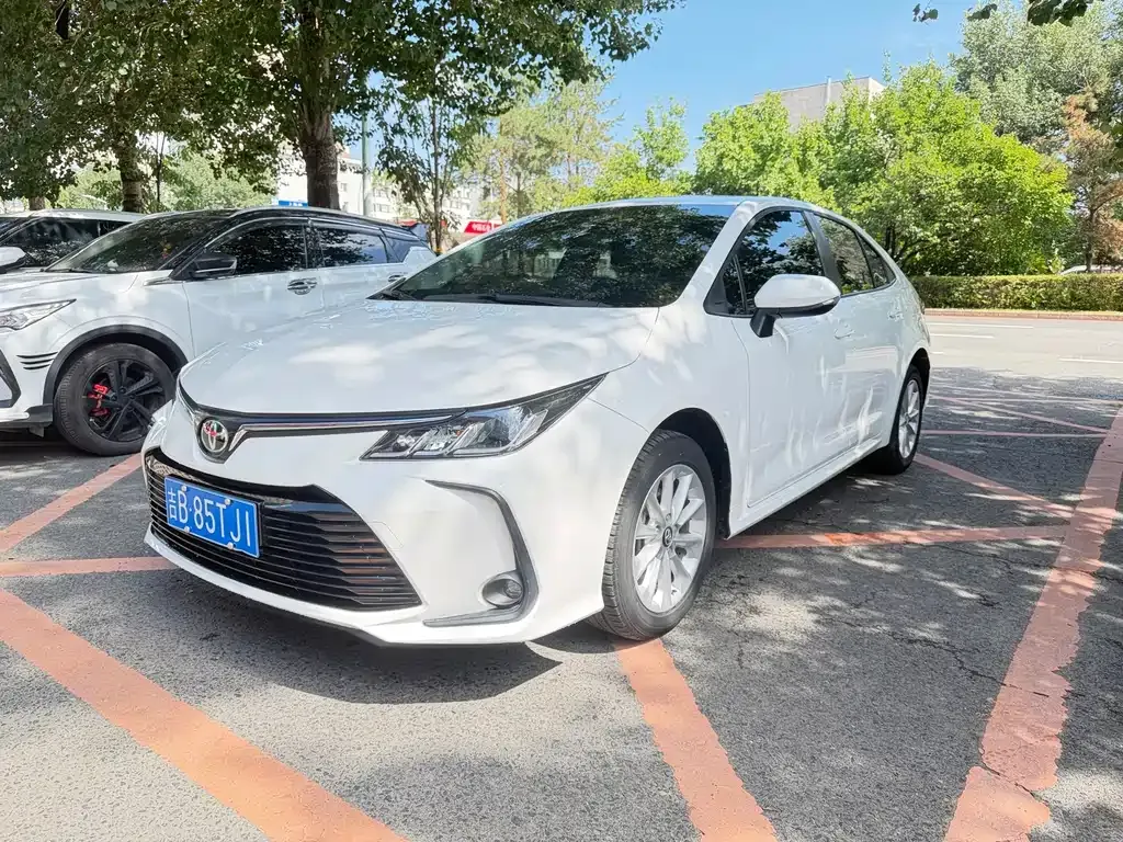 Toyota Corolla — фото 1