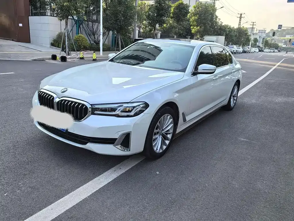 BMW 5 Series — фото 1