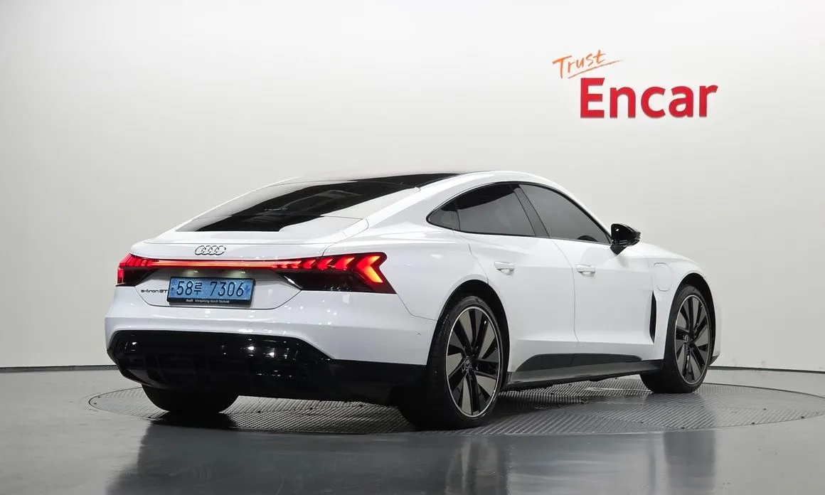 Audi e-tron GT — фото 6