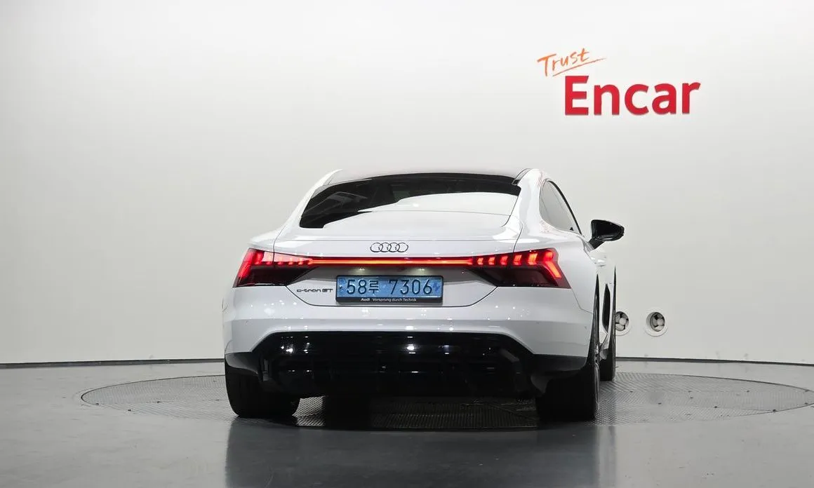 Audi e-tron GT — фото 9