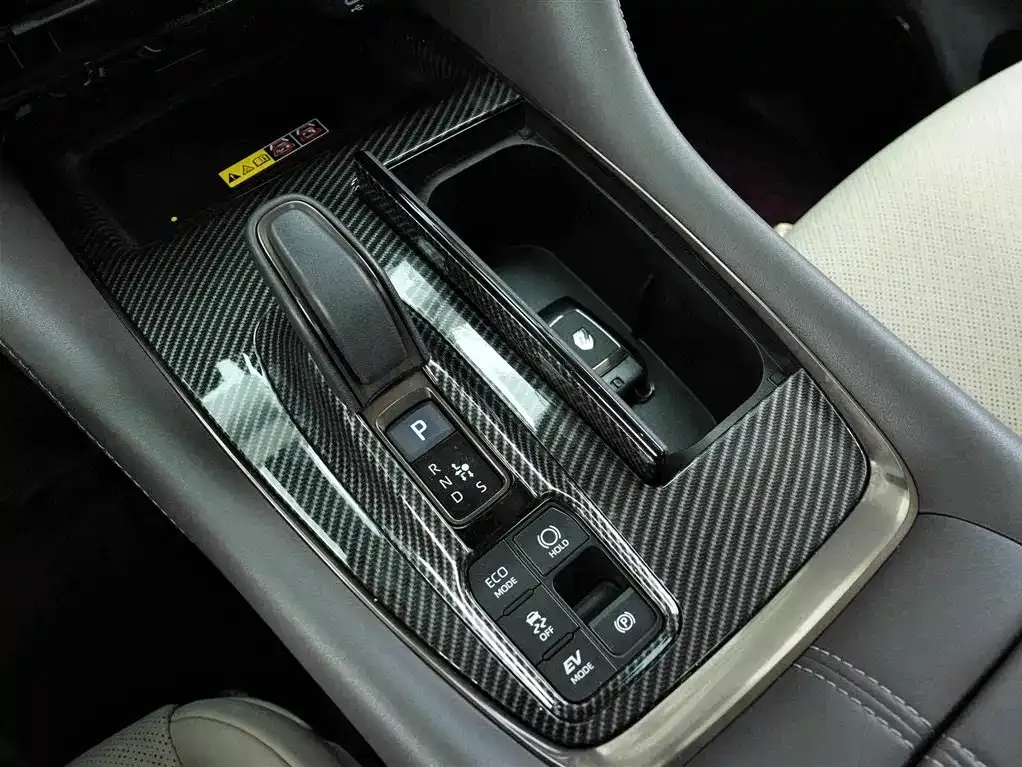 Toyota Alphard — фото 9