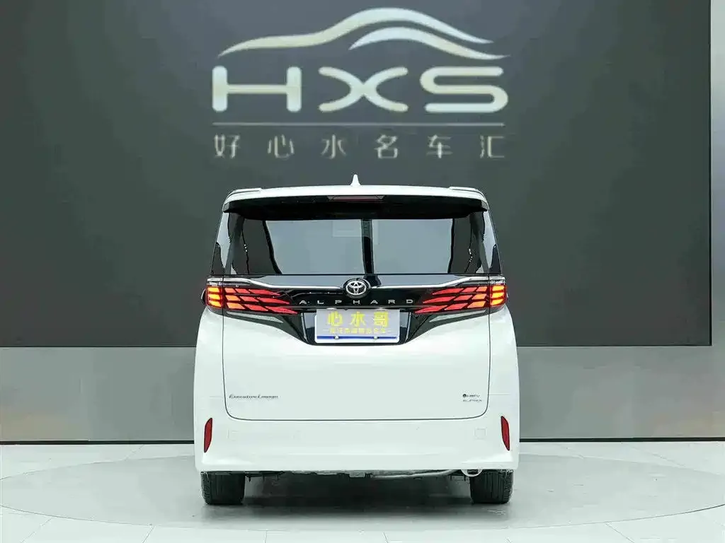 Toyota Alphard — фото 2