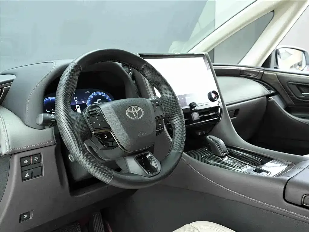 Toyota Alphard — фото 6