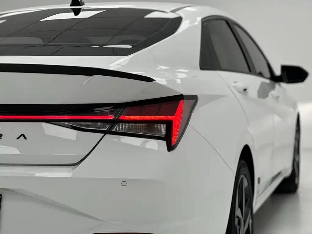 Hyundai Elantra — фото 3