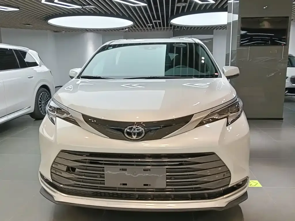 Toyota Sienna — фото 4