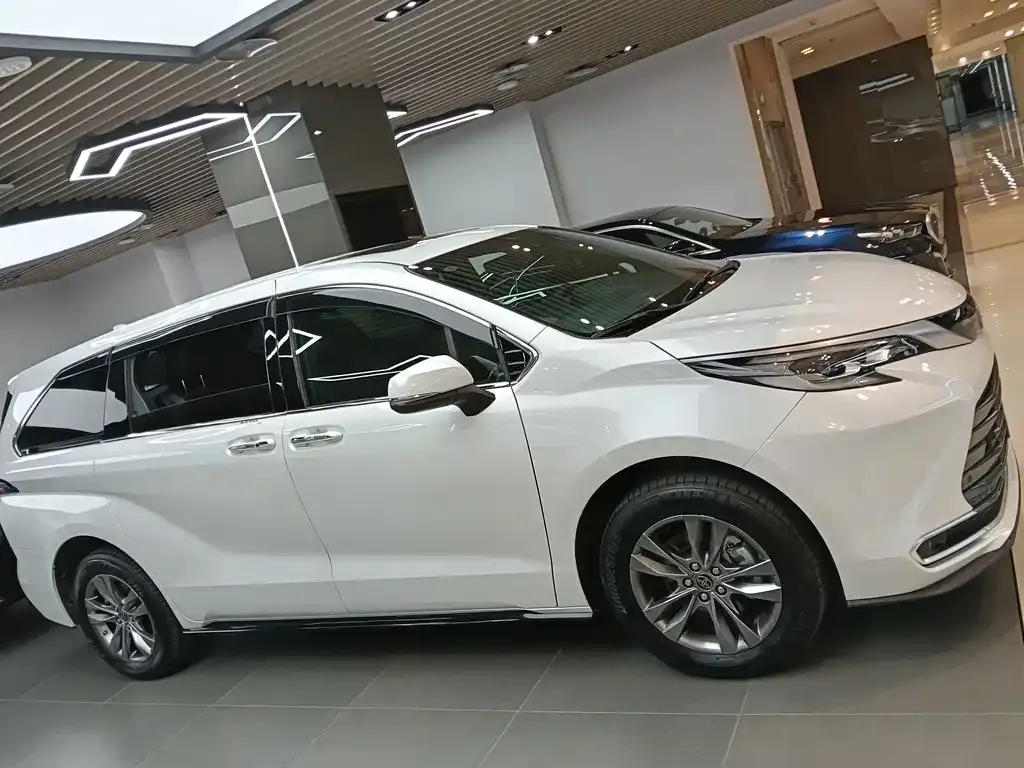 Toyota Sienna — фото 2