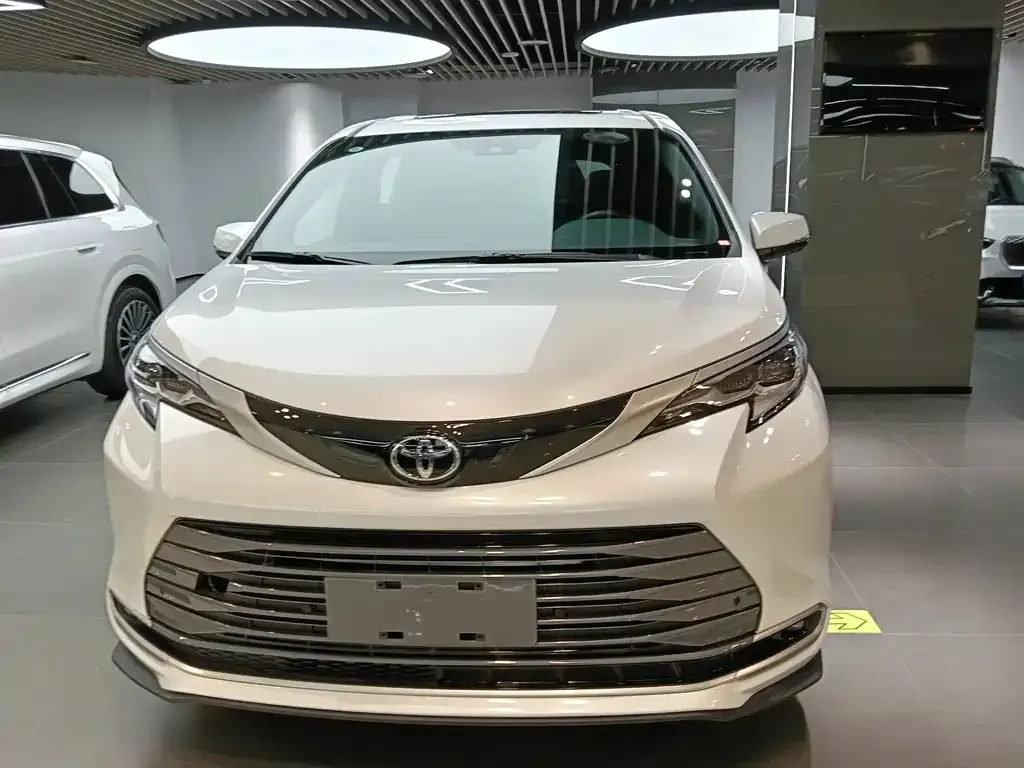 Toyota Sienna — фото 9