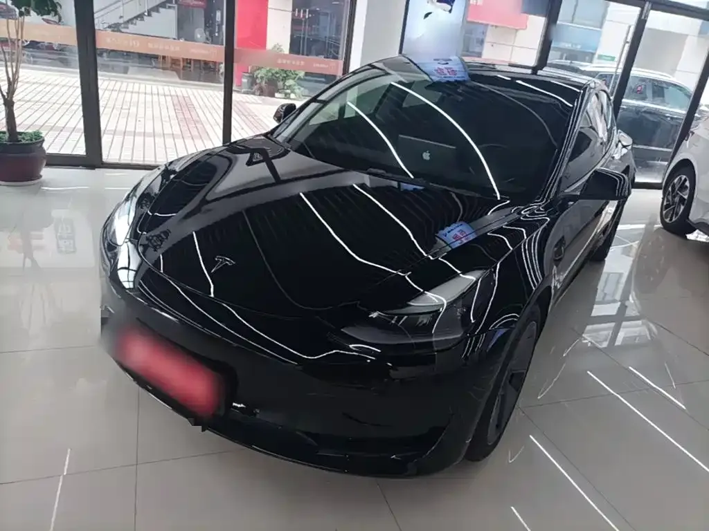 Tesla Model 3 — фото 1