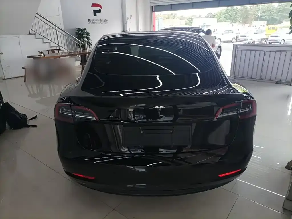 Tesla Model 3 — фото 8