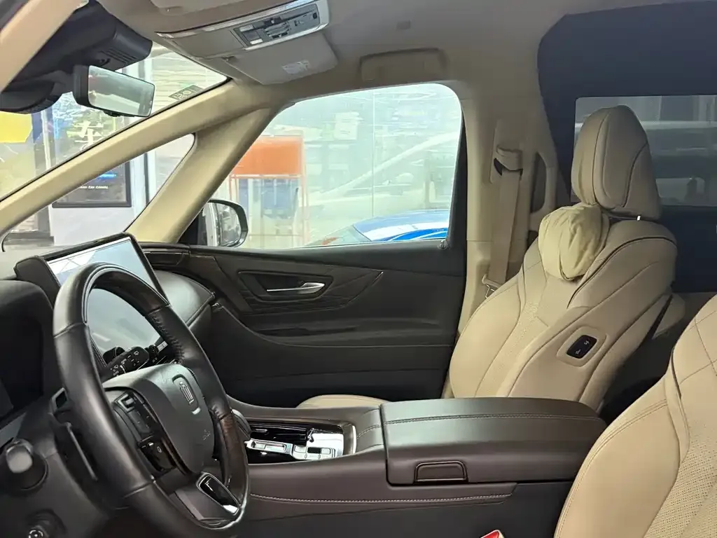 Toyota Vellfire — фото 2