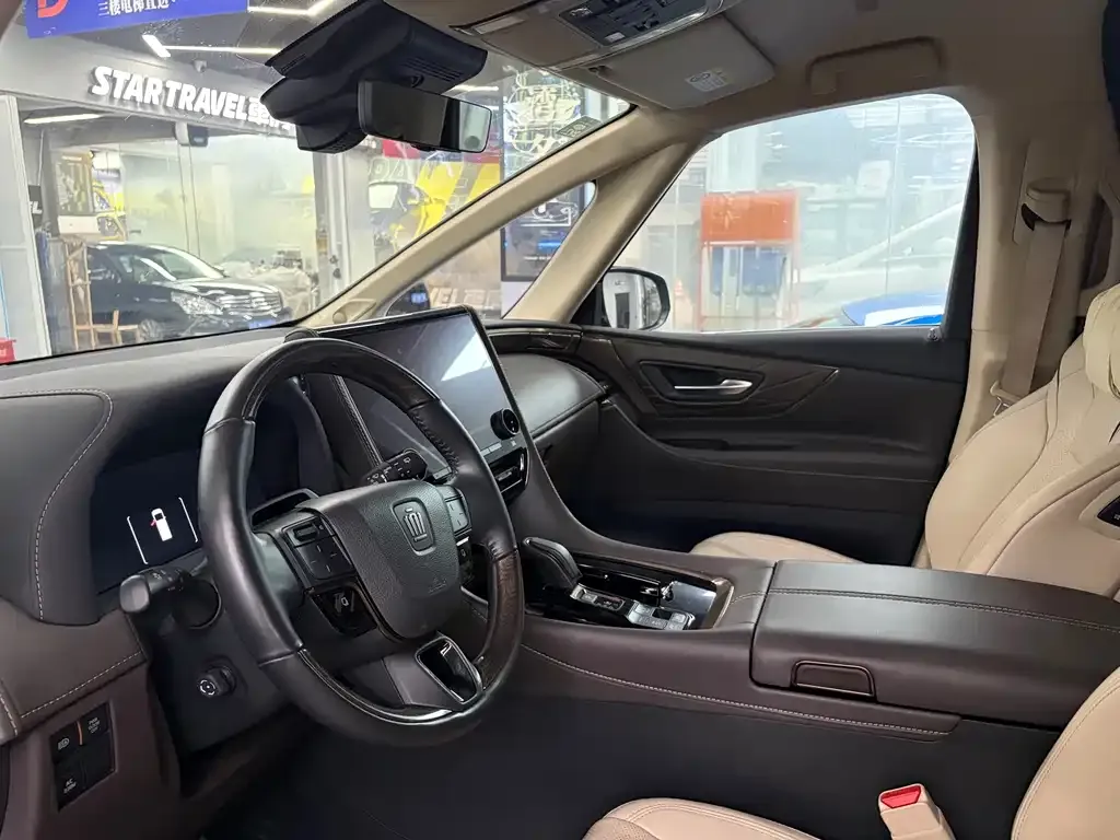 Toyota Vellfire — фото 3