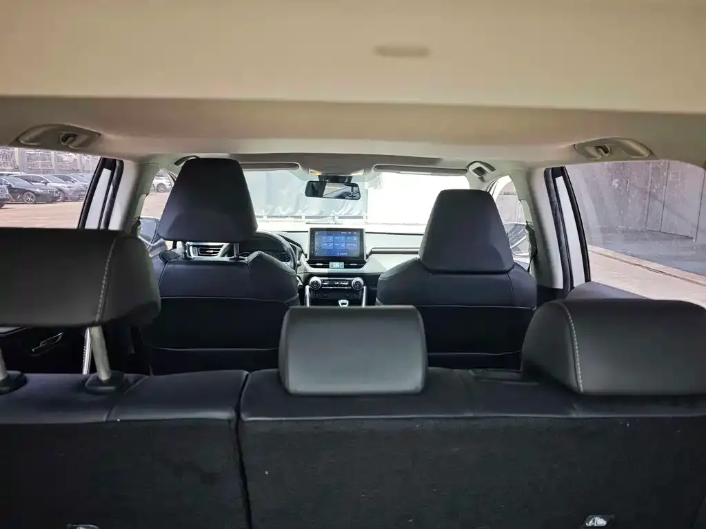 Toyota RAV4 — фото 10