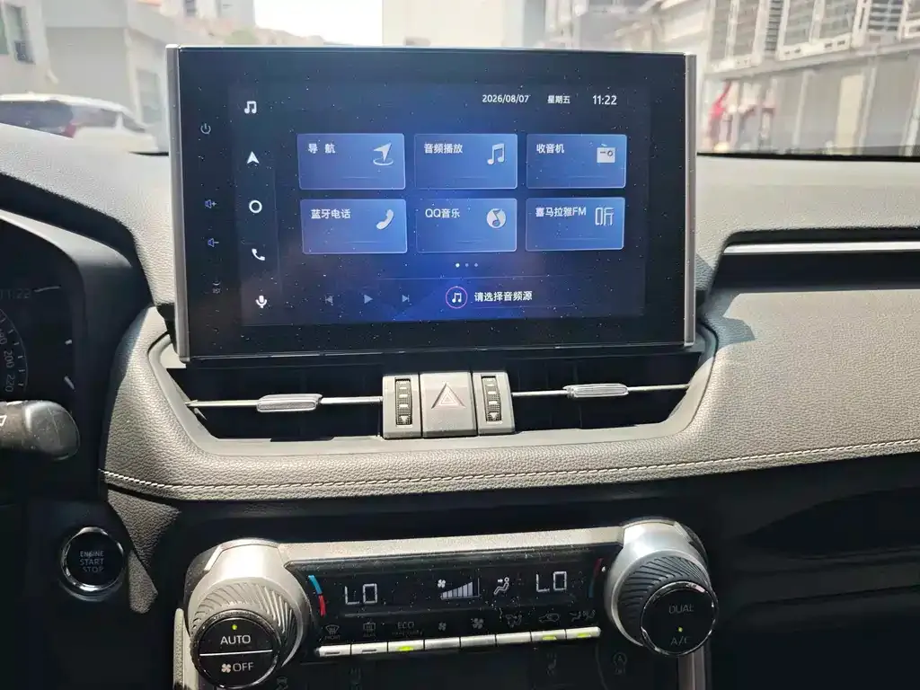 Toyota RAV4 — фото 6