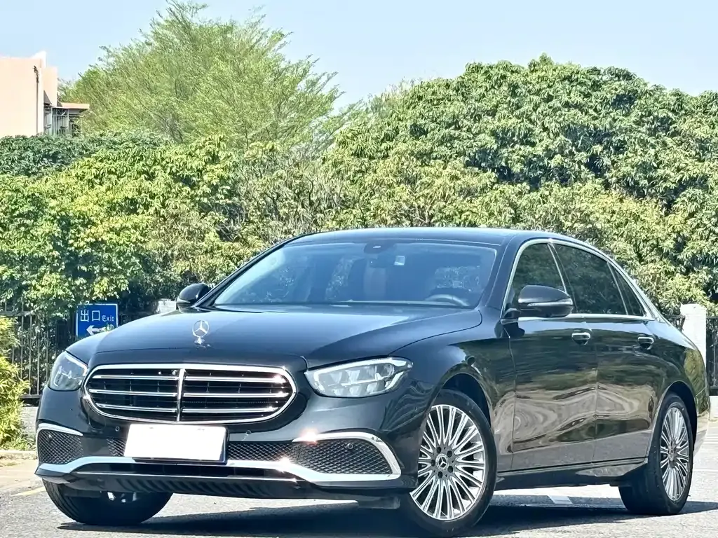 Mercedes-Benz E-Class — фото 1