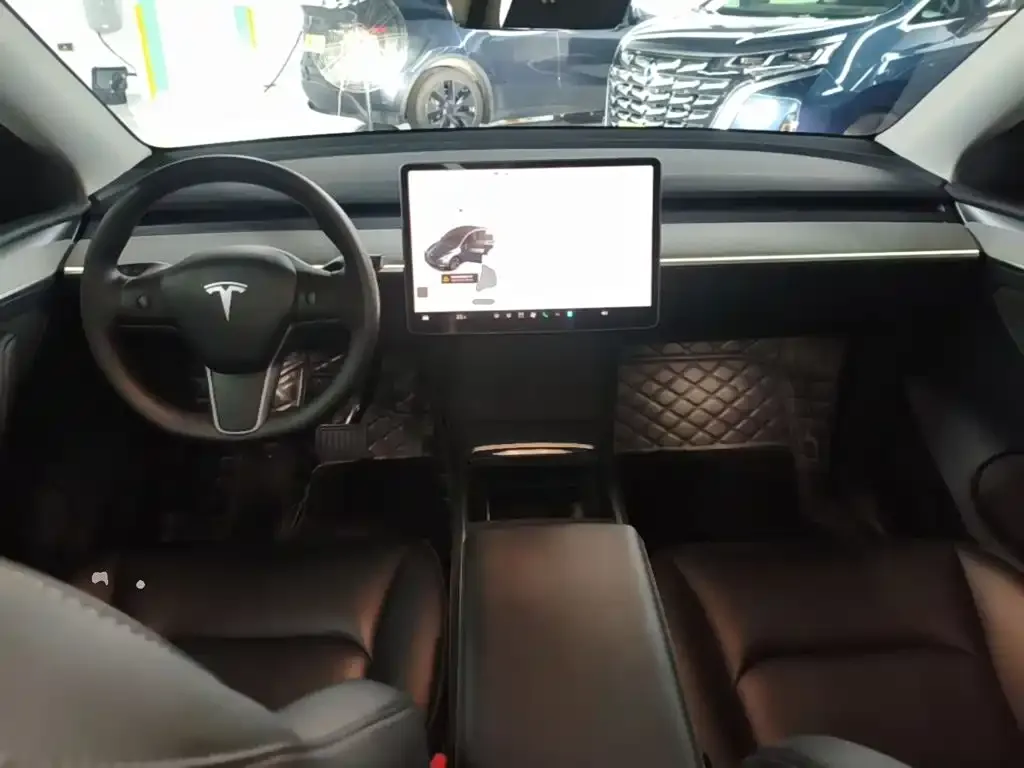 Tesla Model Y — фото 4
