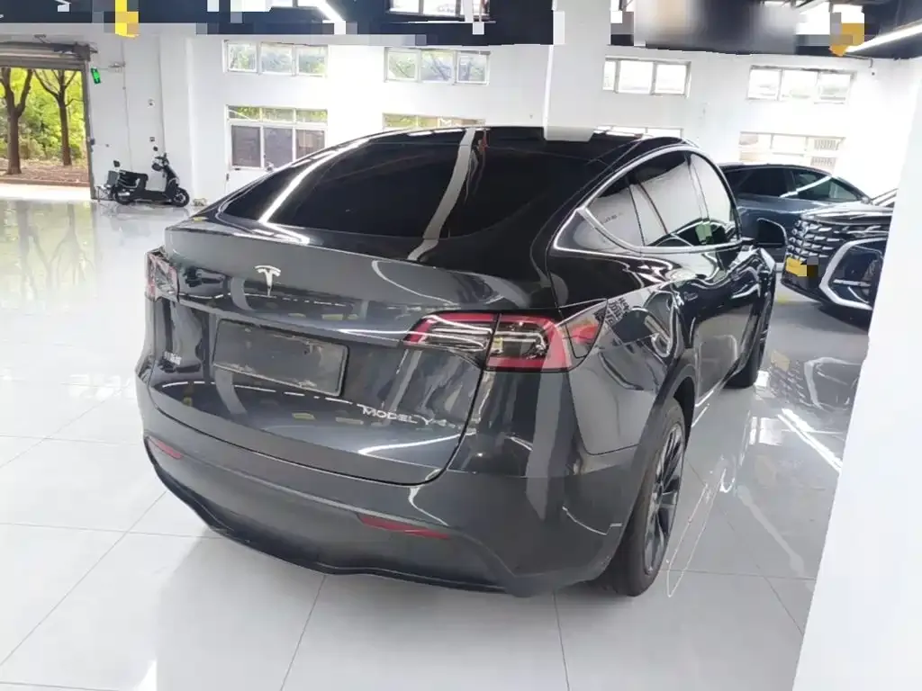 Tesla Model Y — фото 7