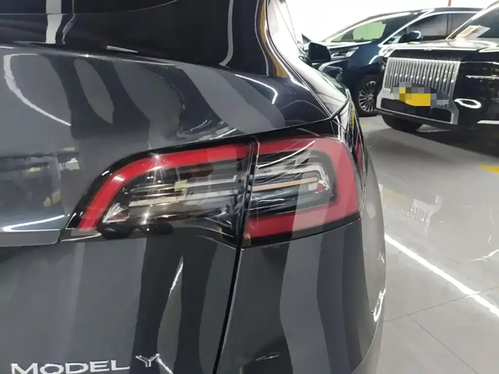 Tesla Model Y — фото 9