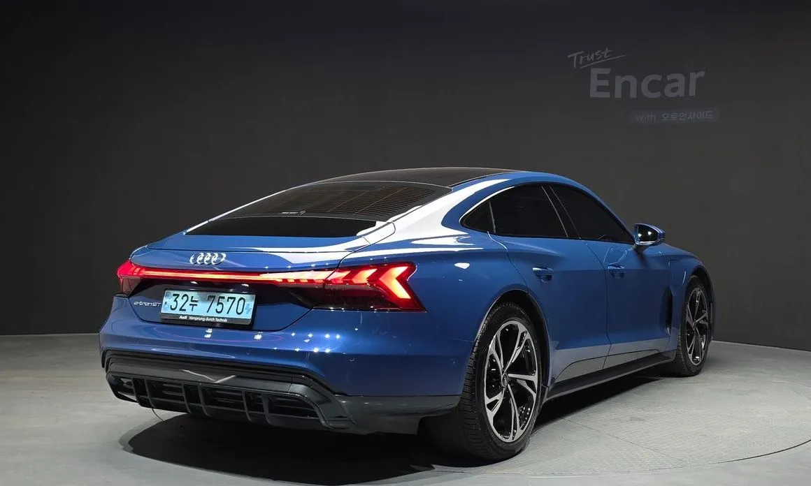 Audi e-tron GT — фото 2