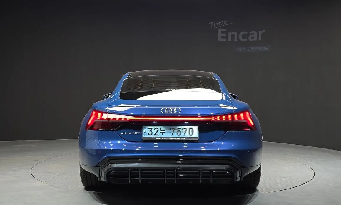 Audi e-tron GT — фото 3