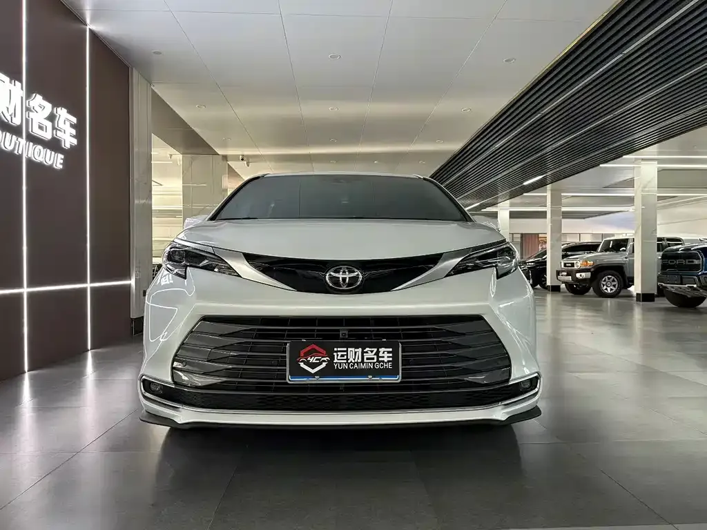 Toyota Sienna — фото 6