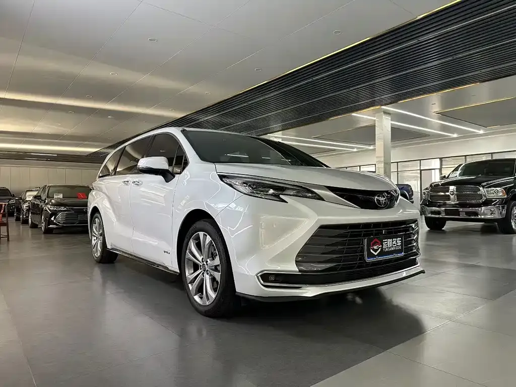 Toyota Sienna — фото 5