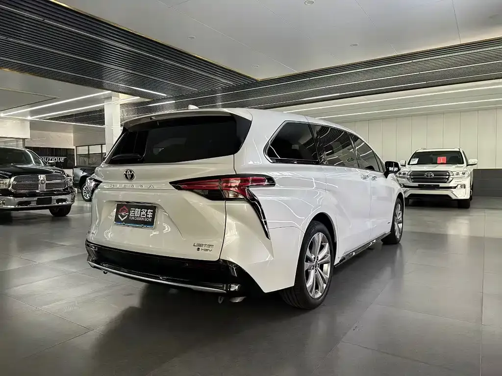 Toyota Sienna — фото 4