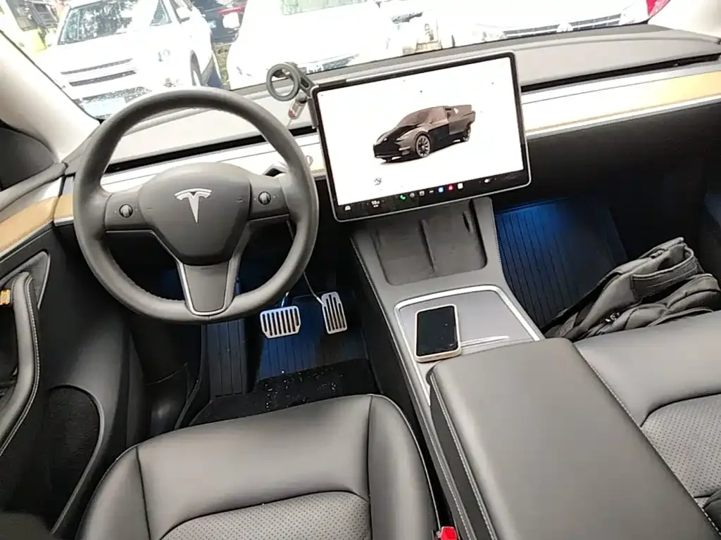 Tesla Model Y — фото 6