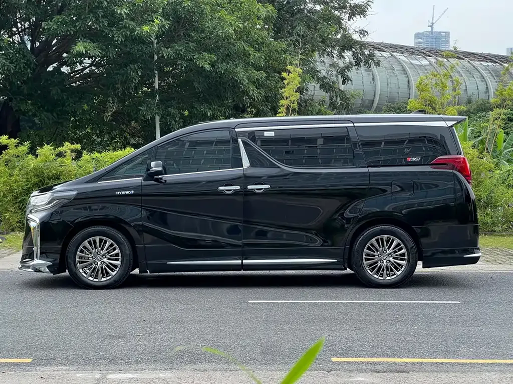 Toyota Alphard — фото 7