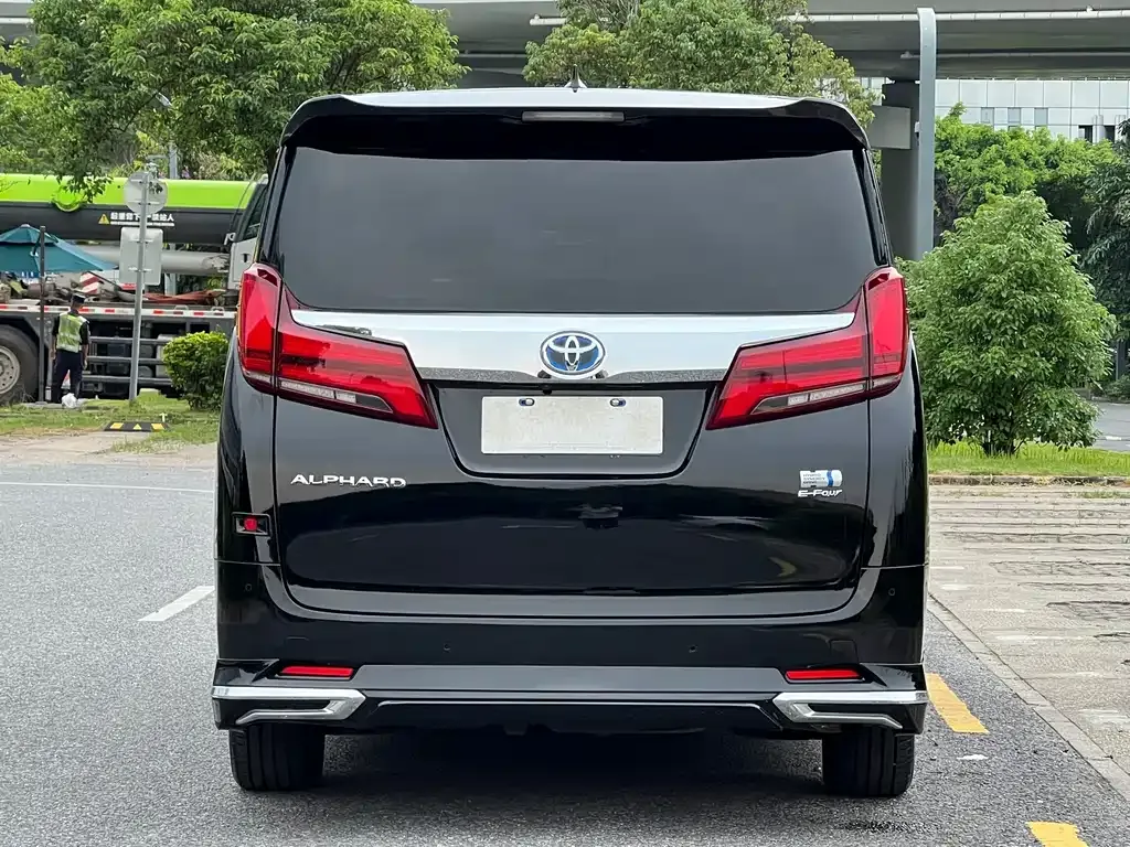 Toyota Alphard — фото 5