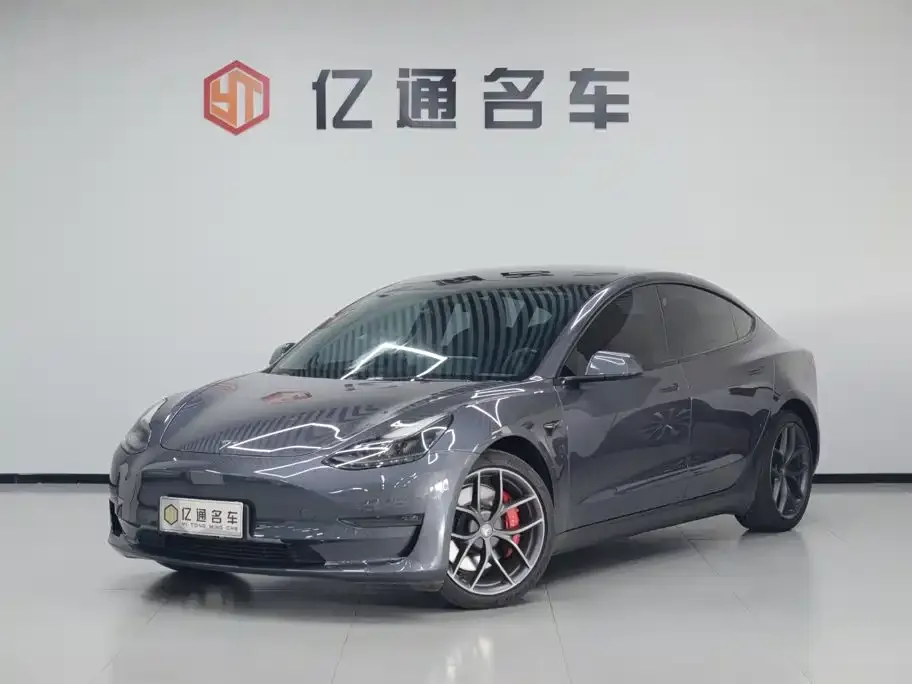Tesla Model 3 — фото 1