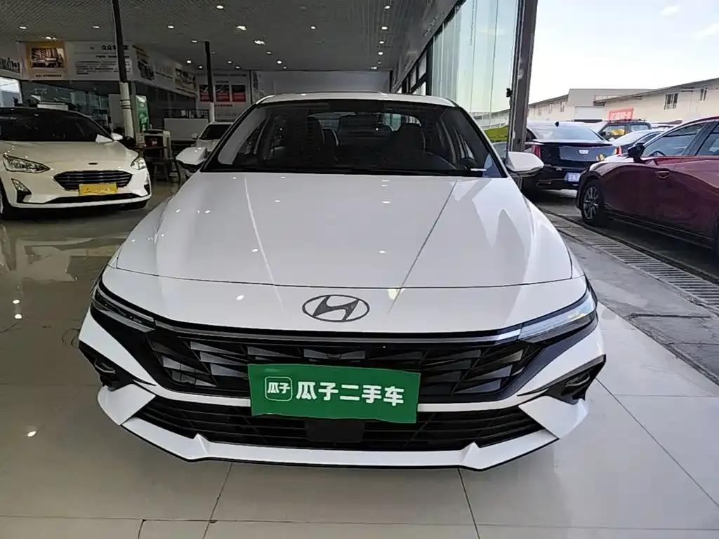 Hyundai Elantra — фото 3