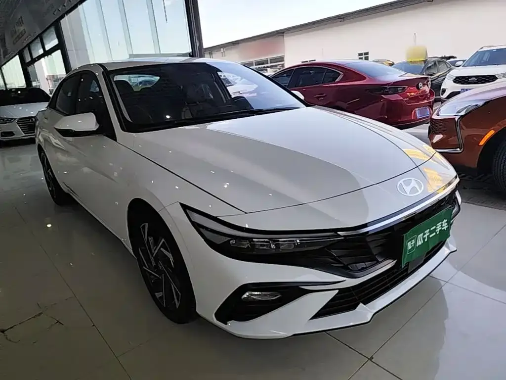 Hyundai Elantra — фото 4