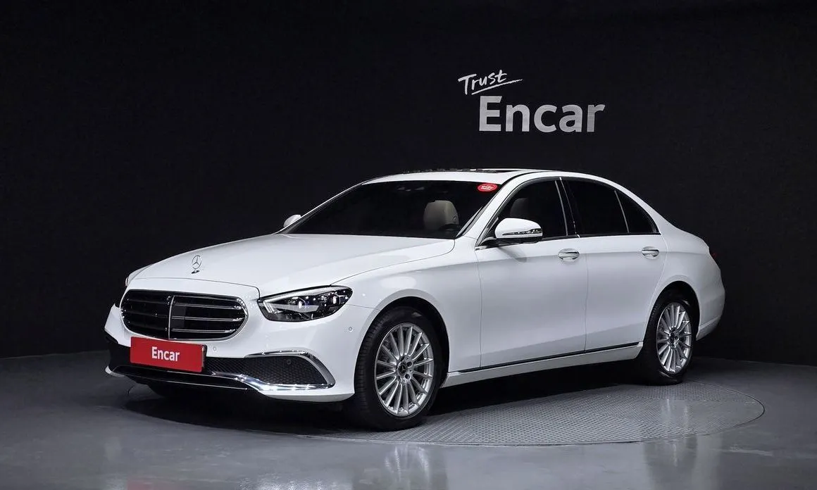 Mercedes-Benz E-Class — фото 1
