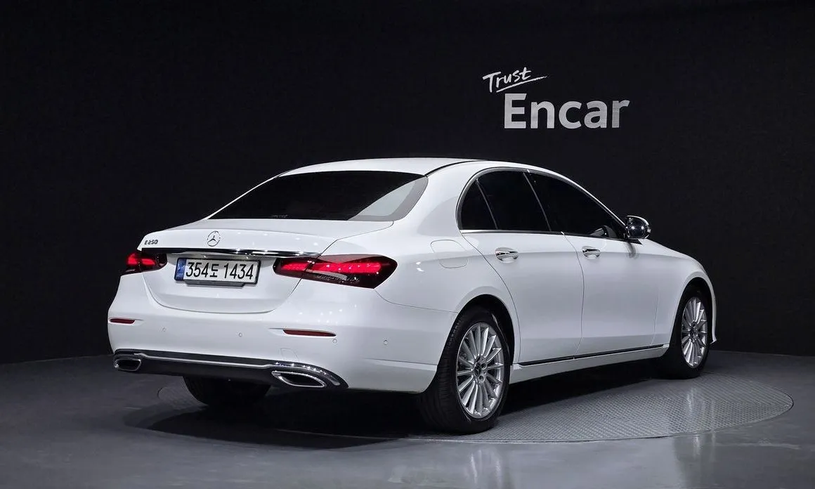 Mercedes-Benz E-Class — фото 4