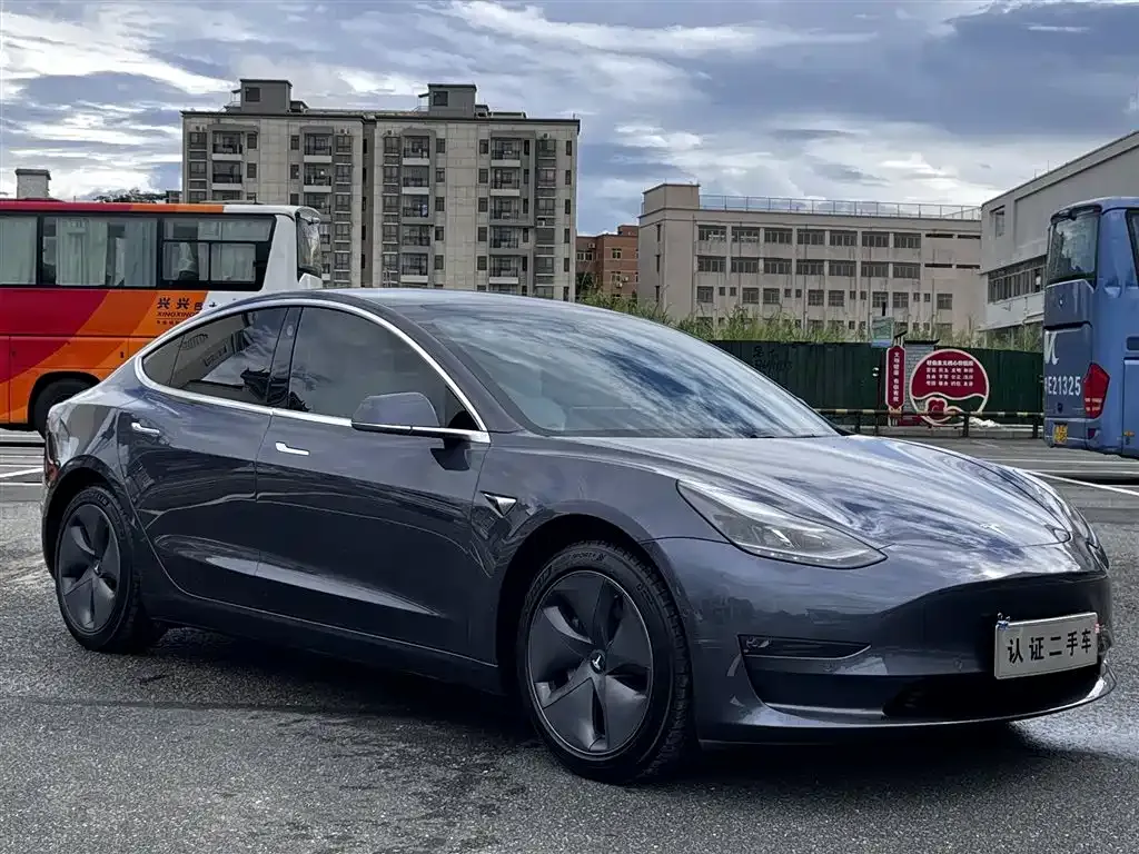 Tesla Model 3 — фото 3