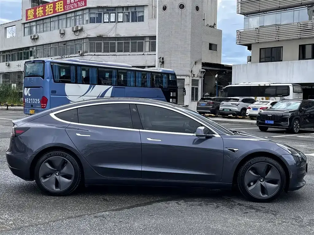 Tesla Model 3 — фото 8