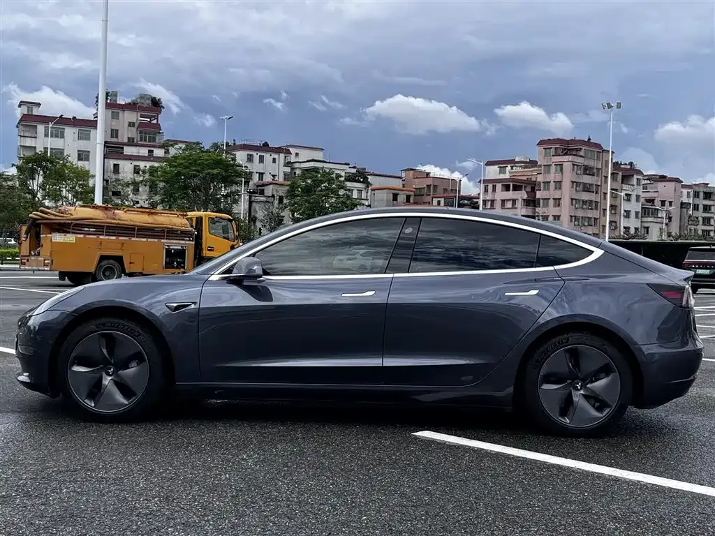 Tesla Model 3 — фото 6