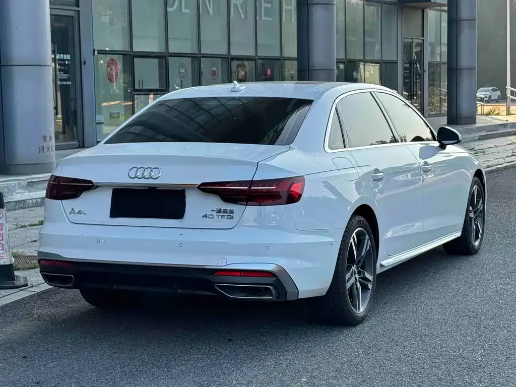 Audi A4L — фото 2