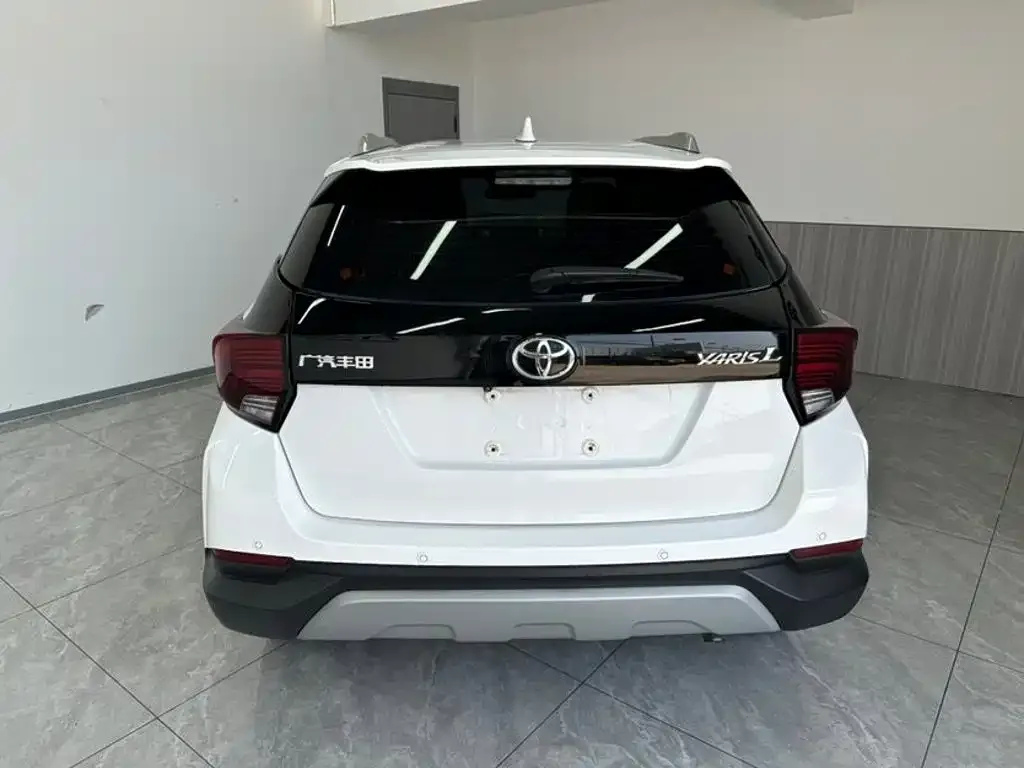 Toyota Yaris L — фото 9